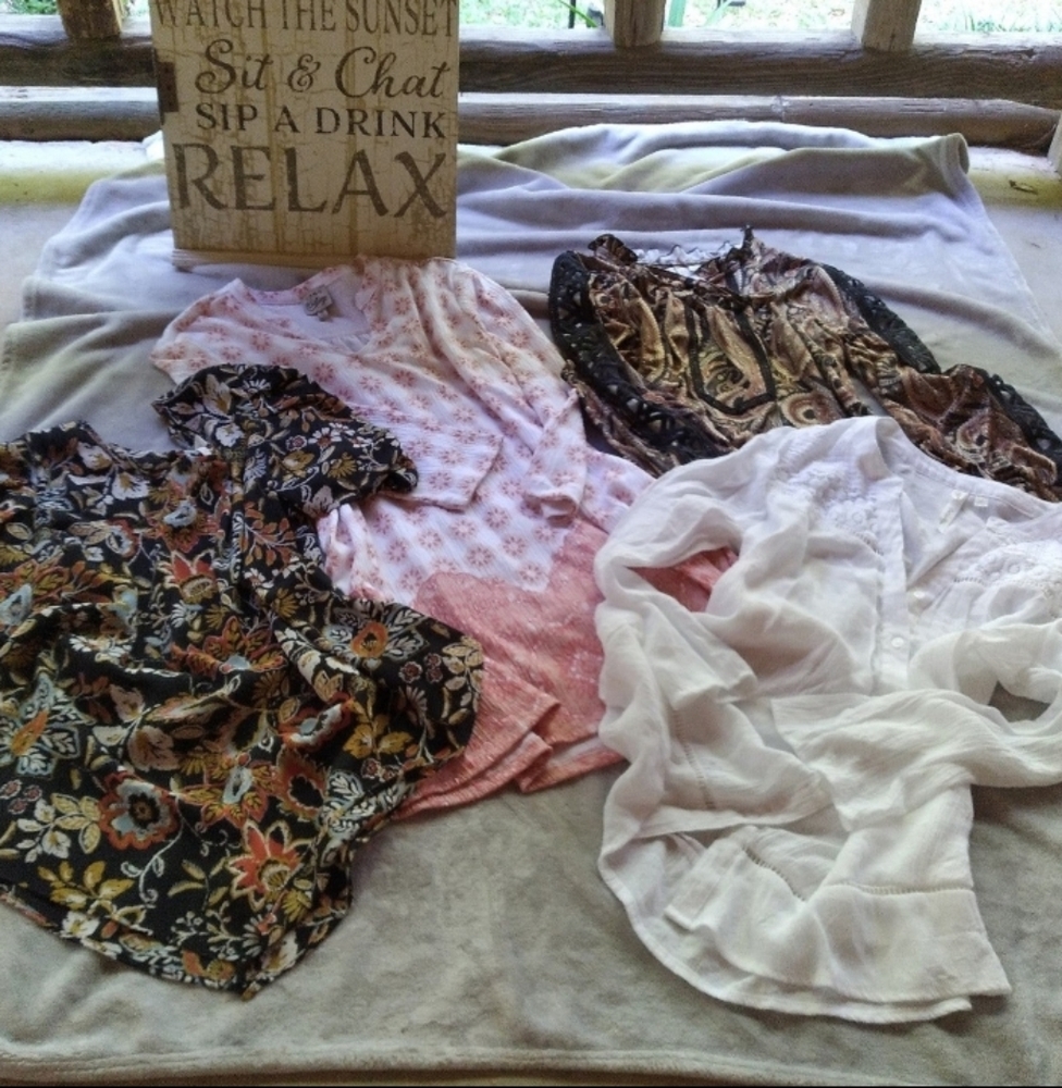 Lot of 4- Medium tops